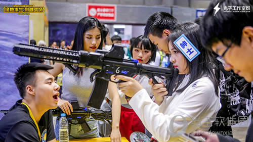 �������������̼�ս�������껪��Ů��Ҳ��뻥��