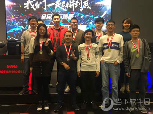 活动结束后,玩家粉丝意犹未尽,纷纷竖起大拇指并又自发组织英雄联盟水友赛