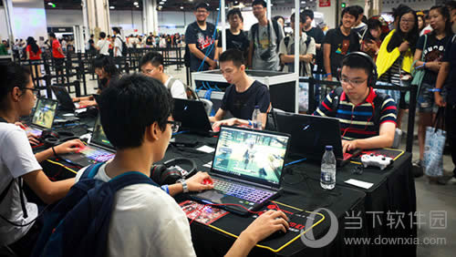 ʢ����Ϸ�����ջ���14����˿���껪�Ϻ�վ��Ļ