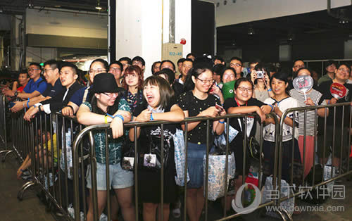 ʢ����Ϸ�����ջ���14����˿���껪�Ϻ�վ��Ļ