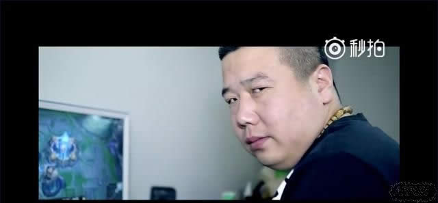 LOL小智真容疑似曝光?碧哥最新视频出现一个神秘男子!