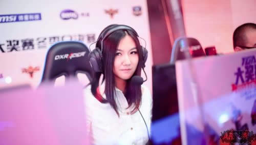 小苍:和大哥“开房”是假的 我们的关系非常纯洁